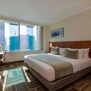 Zimmer mit Kingsize-Bett für Gäste mit Behinderungen